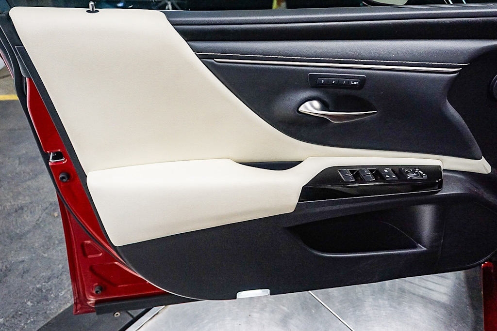 Thumbnail: 2022 Lexus ES - 26