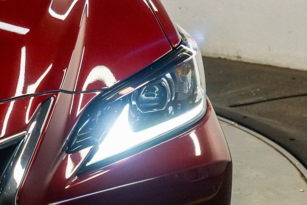 Thumbnail: 2022 Lexus ES - 2