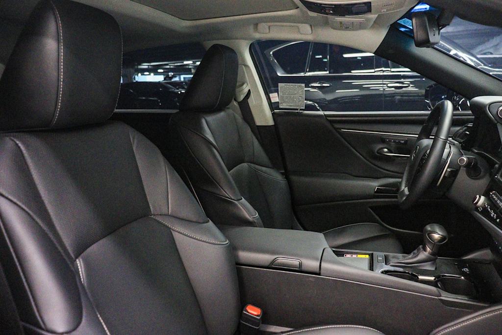 Thumbnail: 2025 Lexus ES - 10