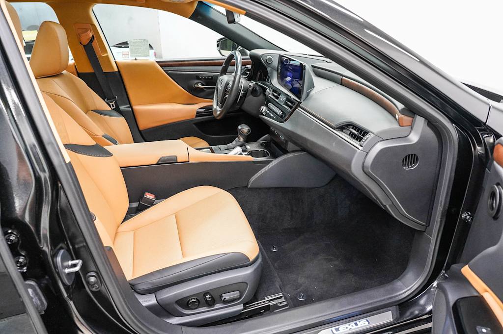 Thumbnail: 2025 Lexus ES - 9