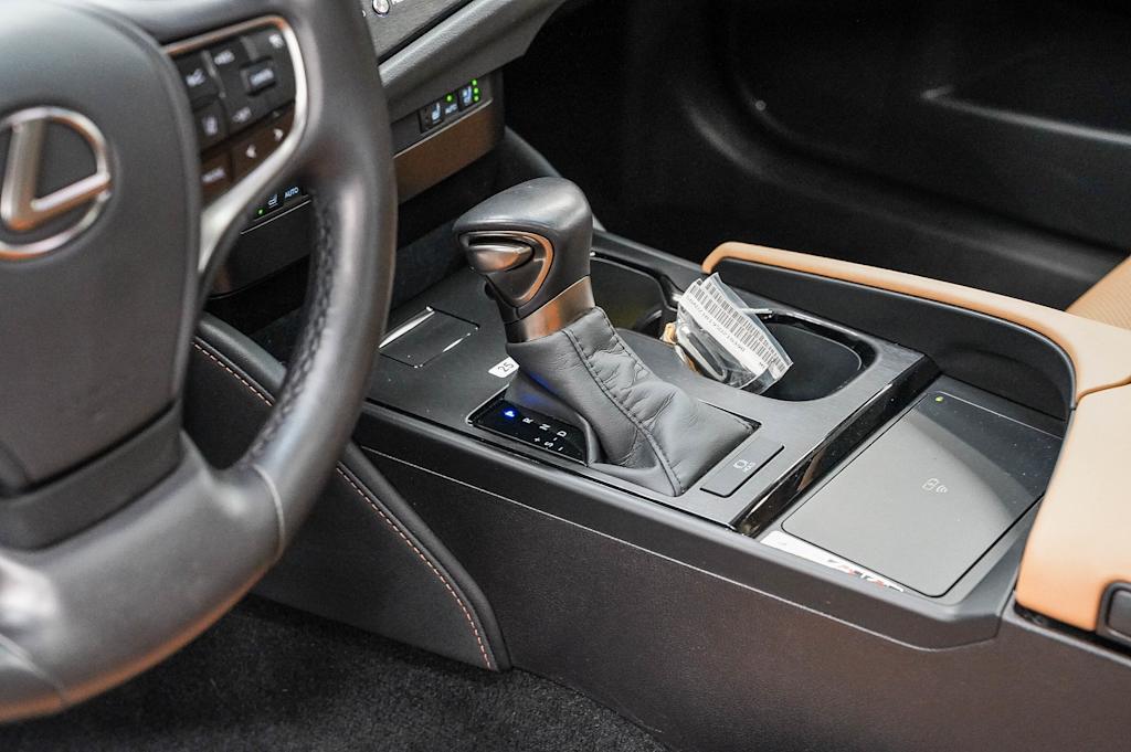 Thumbnail: 2025 Lexus ES - 15