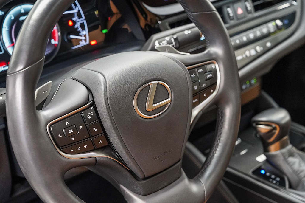 Thumbnail: 2025 Lexus ES - 46