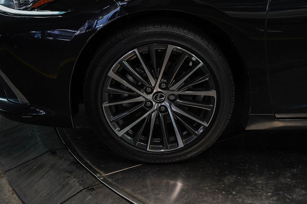 Thumbnail: 2025 Lexus ES - 30