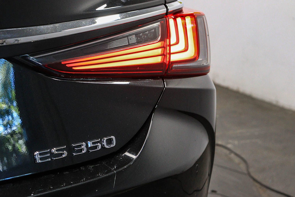 Thumbnail: 2024 Lexus ES - 23