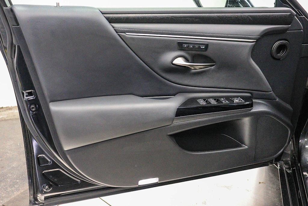 Thumbnail: 2024 Lexus ES - 27