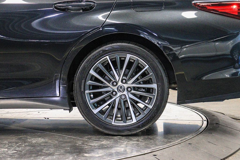 Thumbnail: 2024 Lexus ES - 22