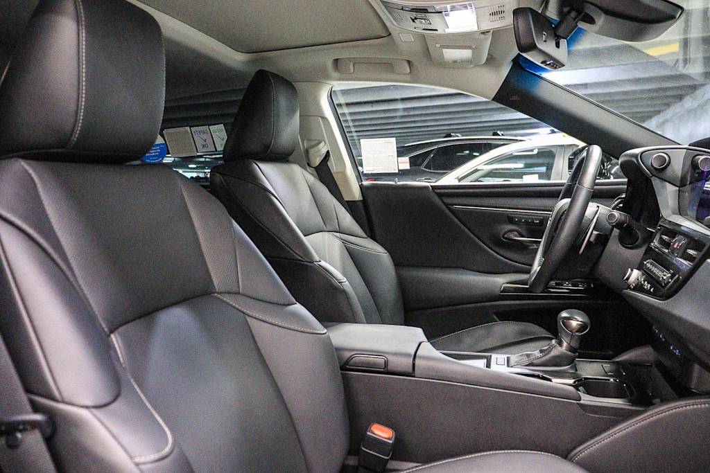 Thumbnail: 2024 Lexus ES - 8