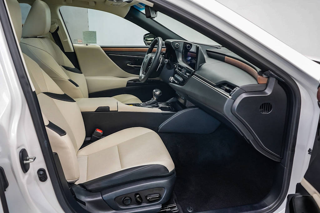 Thumbnail: 2024 Lexus ES - 10