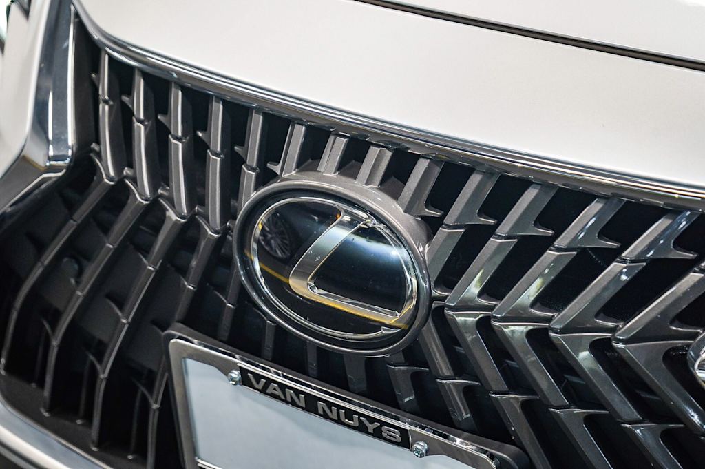 Thumbnail: 2024 Lexus ES - 6