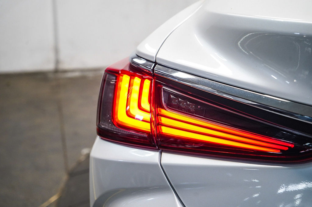 Thumbnail: 2024 Lexus ES - 24