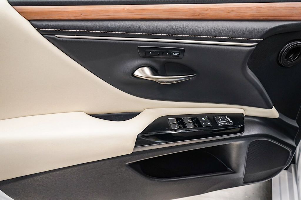 Thumbnail: 2024 Lexus ES - 28