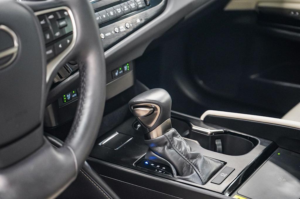 Thumbnail: 2024 Lexus ES - 15
