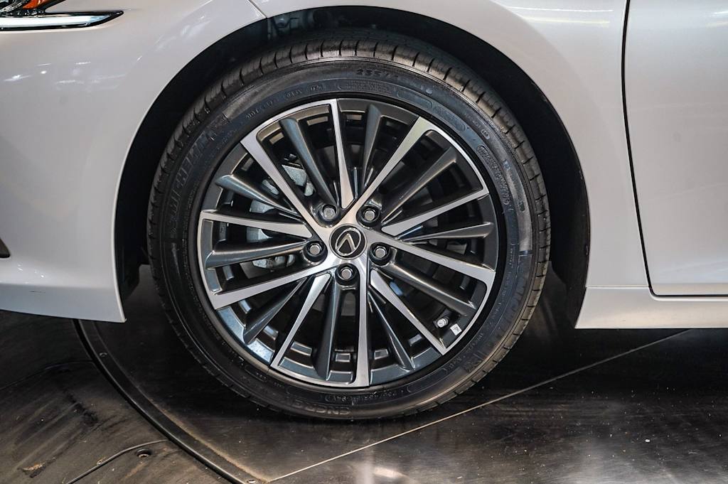 Thumbnail: 2024 Lexus ES - 7