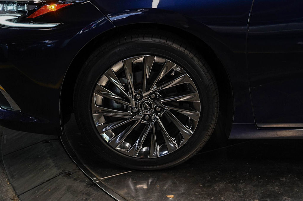Thumbnail: 2025 Lexus ES - 7