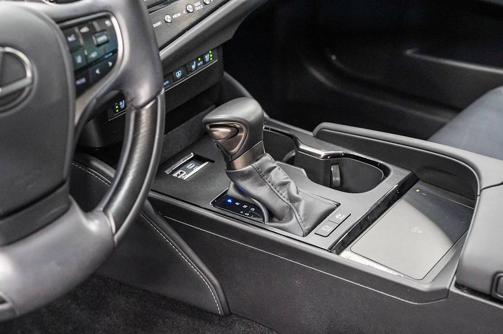 Thumbnail: 2025 Lexus ES - 16