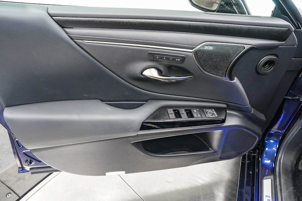 Thumbnail: 2025 Lexus ES - 26