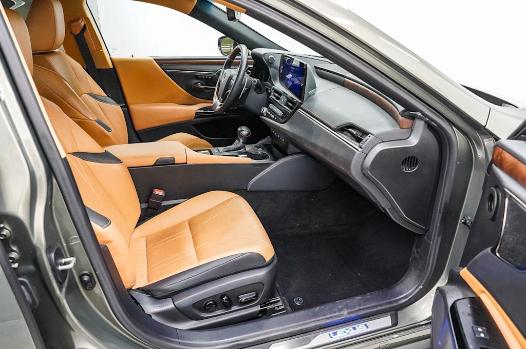 Thumbnail: 2025 Lexus ES - 10