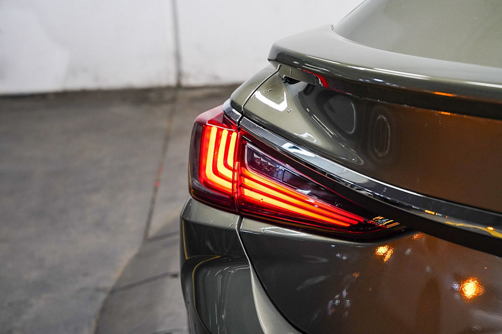 Thumbnail: 2025 Lexus ES - 19