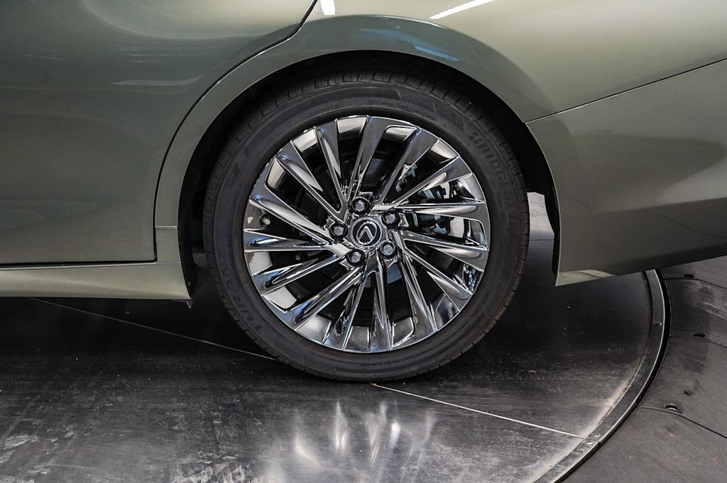Thumbnail: 2025 Lexus ES - 18