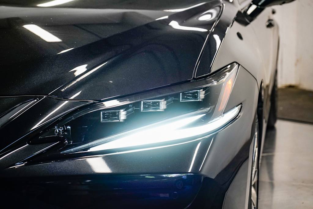 2025 Lexus ES Hybrid 300h Luxury 19