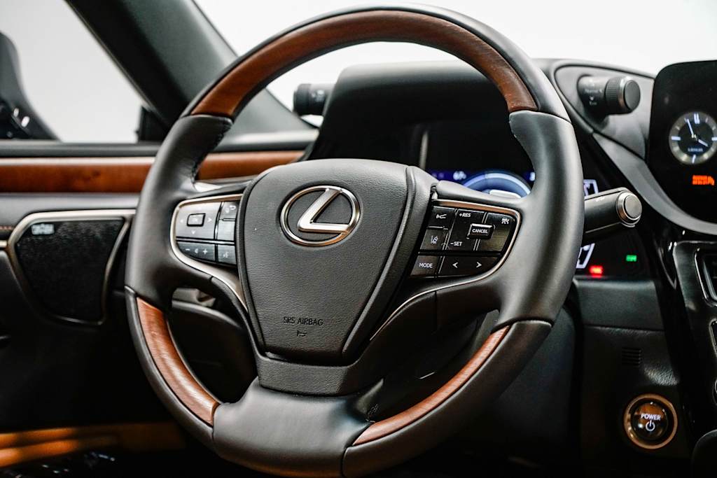2025 Lexus ES Hybrid 300h Luxury 12