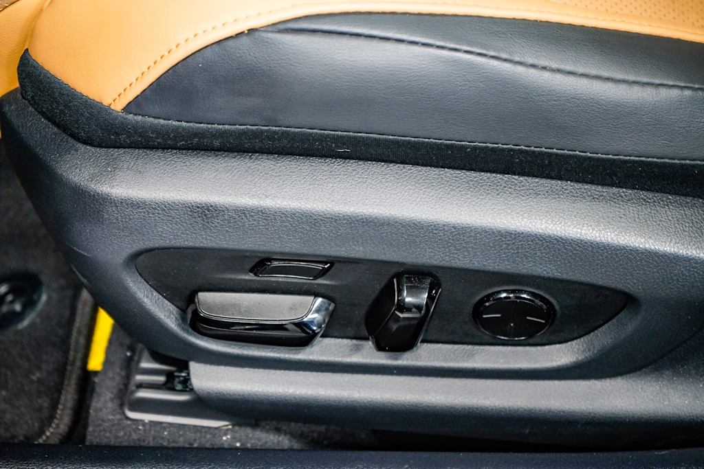 2025 Lexus ES Hybrid 300h Luxury 23