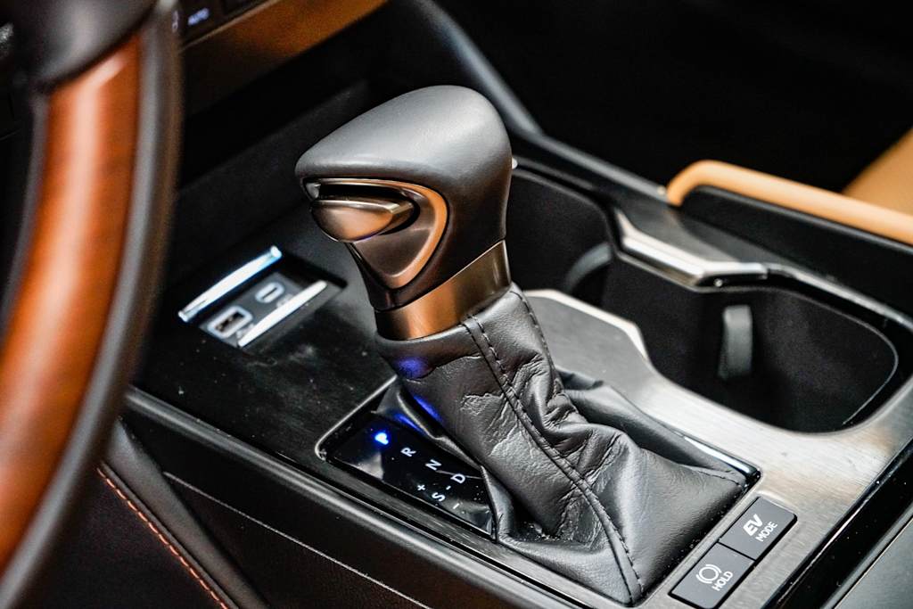 2025 Lexus ES Hybrid 300h Luxury 14