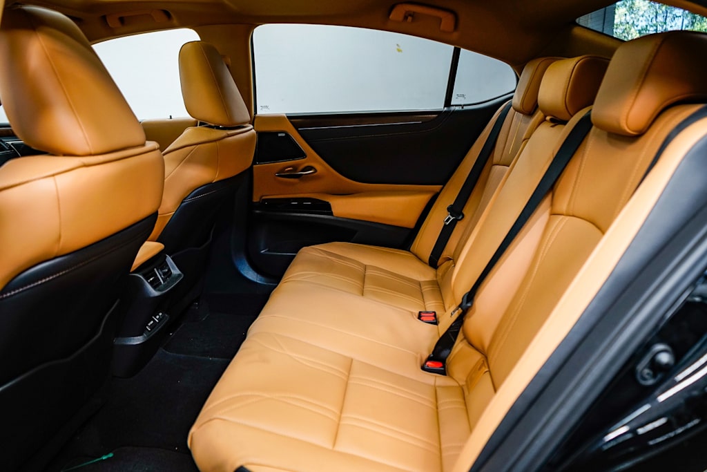 2025 Lexus ES Hybrid 300h Luxury 11