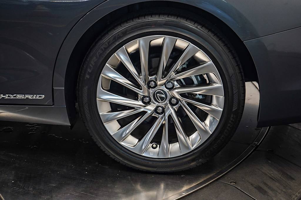 Thumbnail: 2022 Lexus ES - 20
