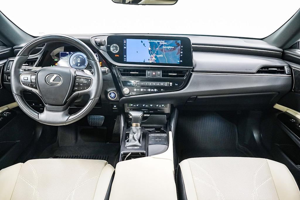 Thumbnail: 2022 Lexus ES - 2