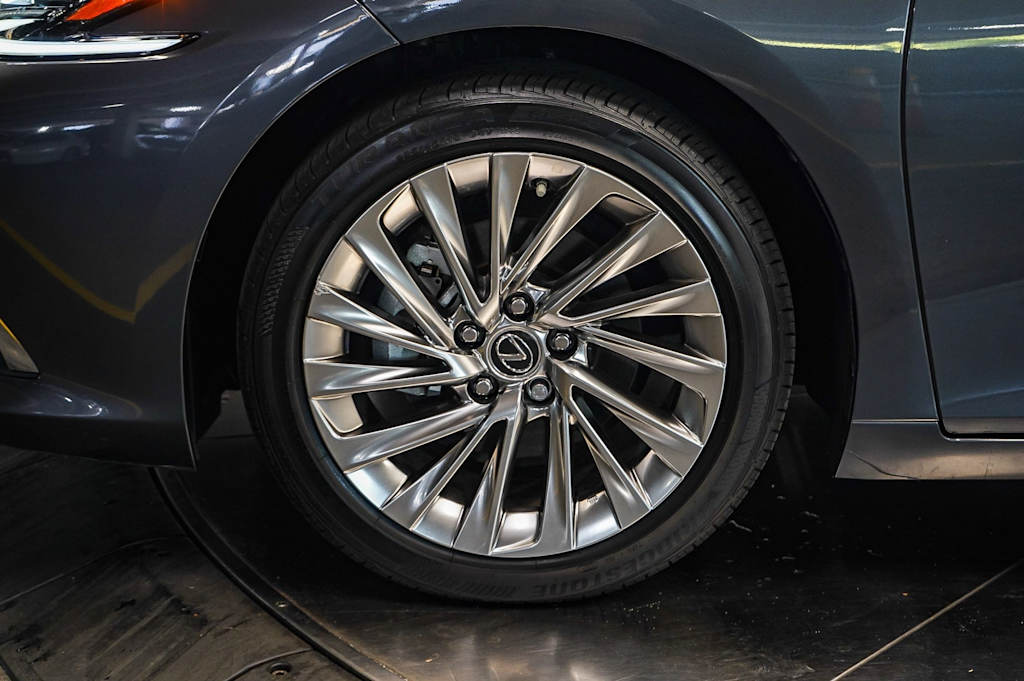 Thumbnail: 2022 Lexus ES - 7