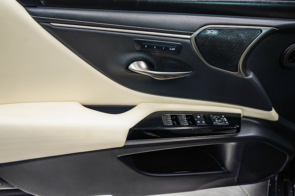 Thumbnail: 2022 Lexus ES - 25