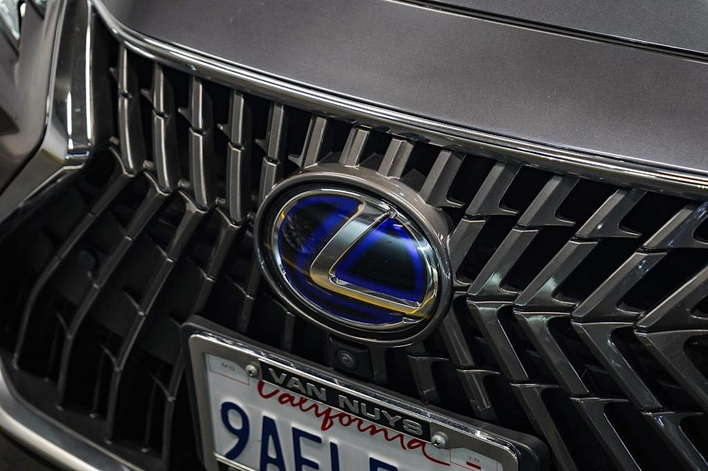 Thumbnail: 2022 Lexus ES - 6