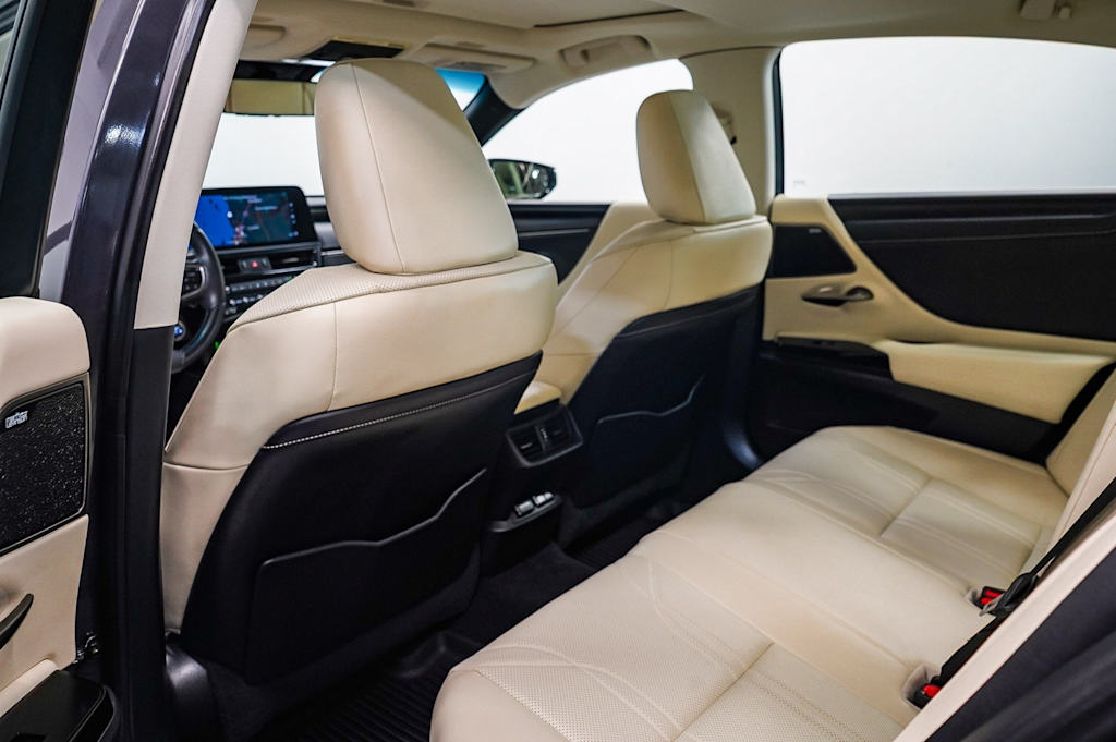 Thumbnail: 2022 Lexus ES - 11