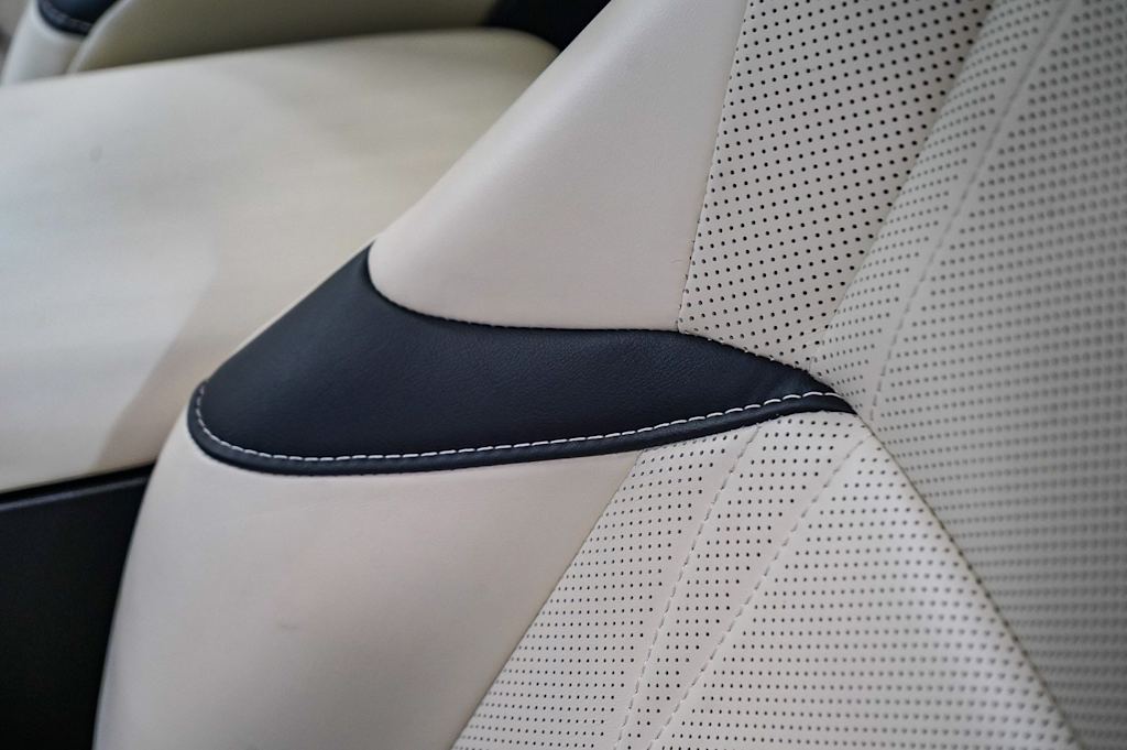 Thumbnail: 2022 Lexus ES - 16
