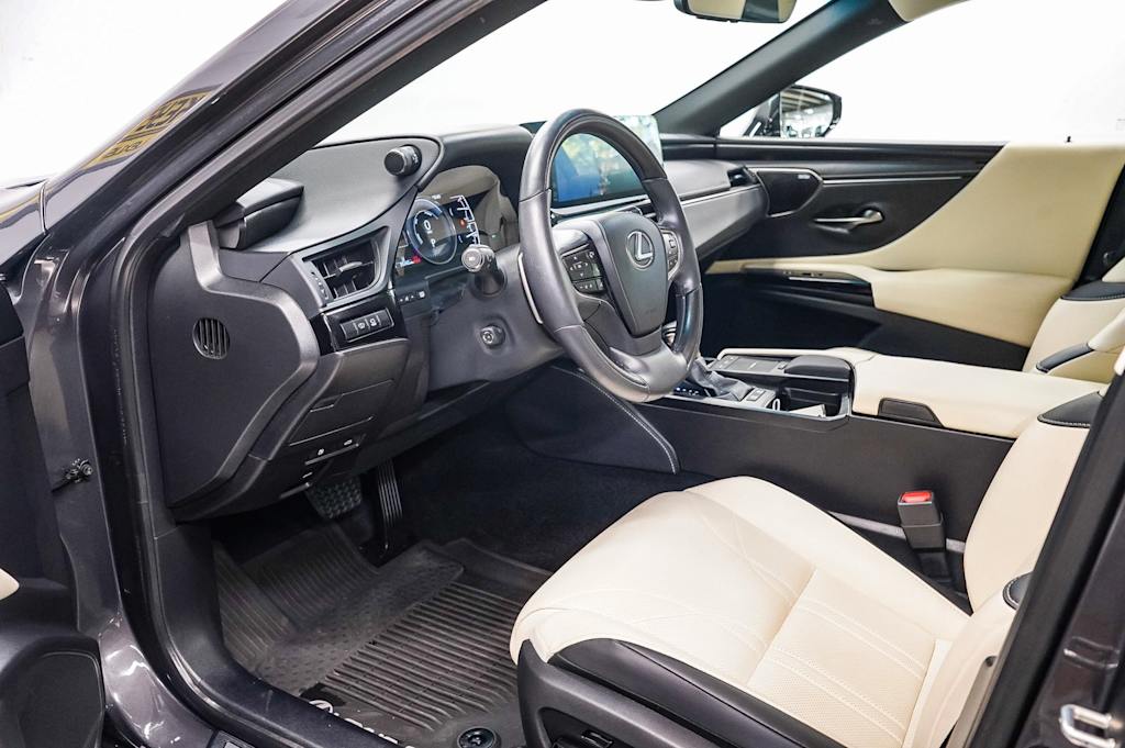 Thumbnail: 2022 Lexus ES - 12