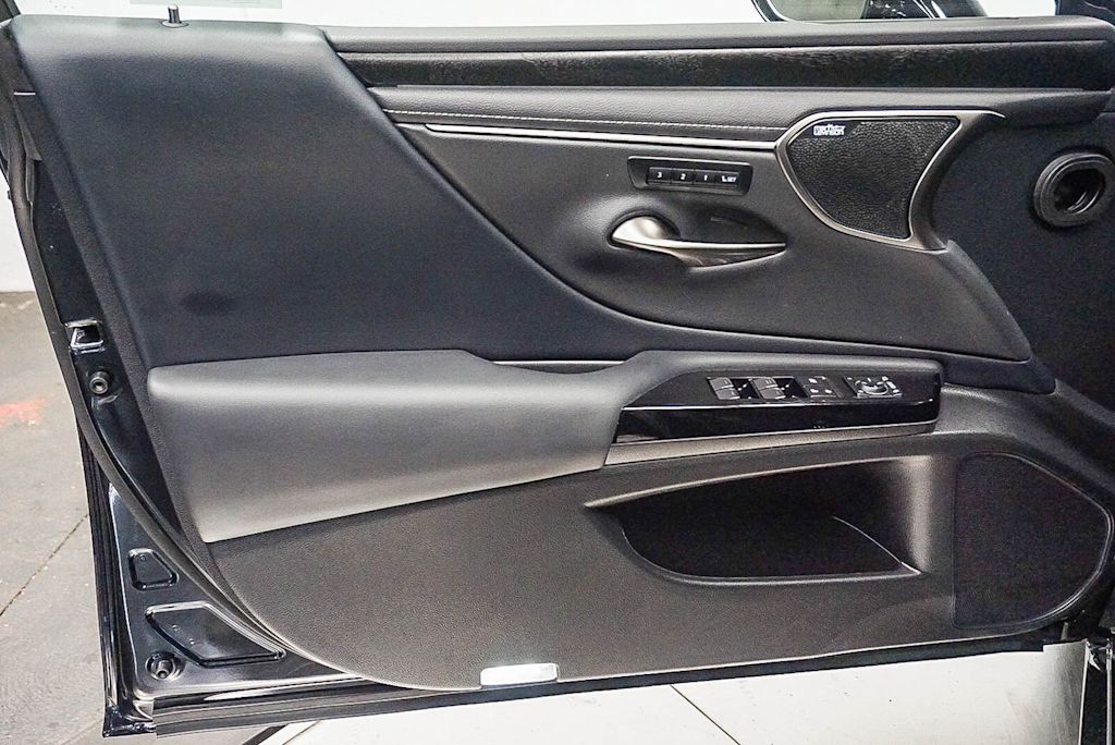 Thumbnail: 2025 Lexus ES - 27