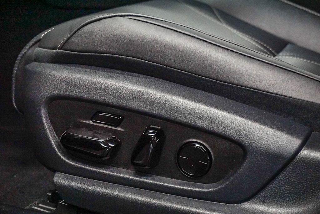 Thumbnail: 2025 Lexus ES - 26