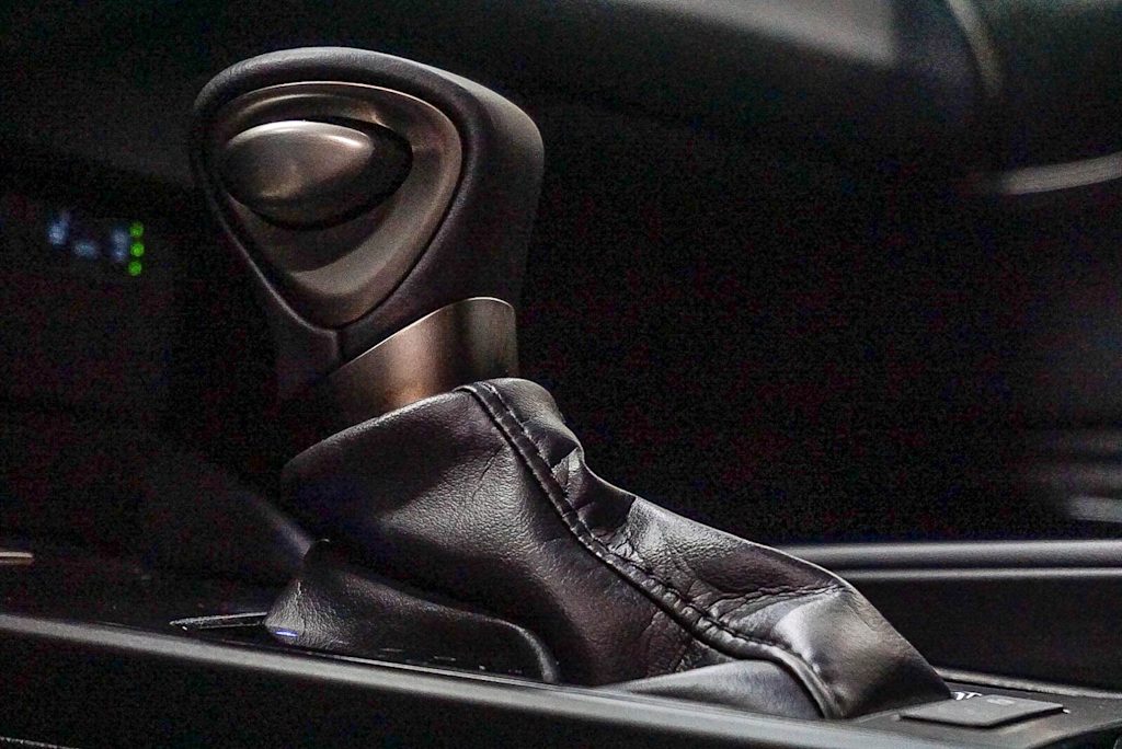 Thumbnail: 2025 Lexus ES - 13