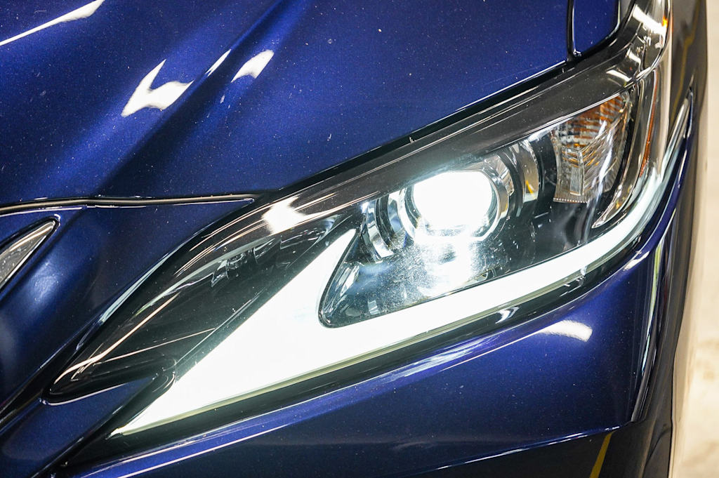 Thumbnail: 2022 Lexus ES - 20