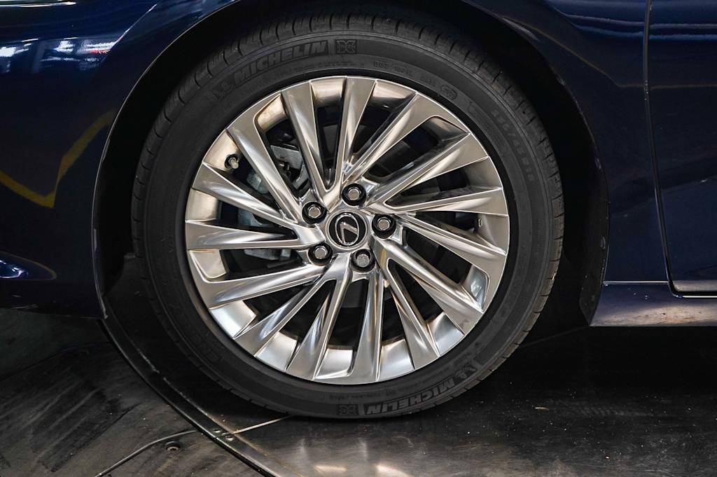 Thumbnail: 2022 Lexus ES - 7
