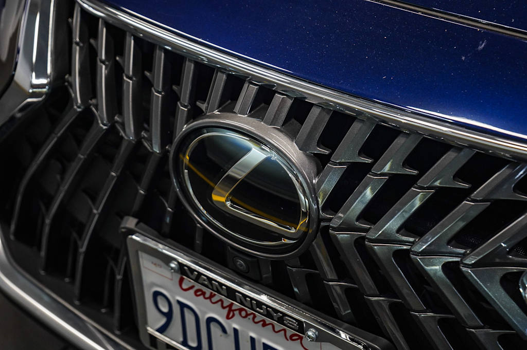 Thumbnail: 2022 Lexus ES - 6