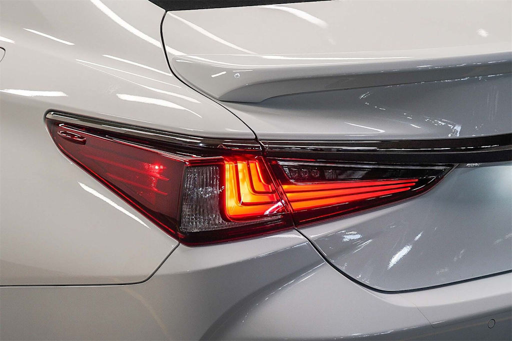 Thumbnail: 2023 Lexus ES - 18