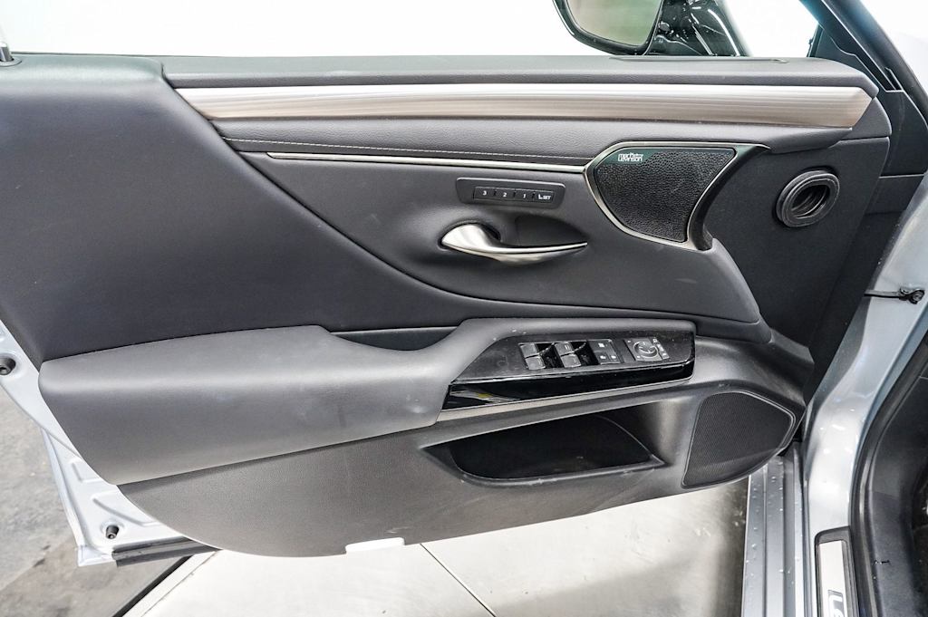 Thumbnail: 2024 Lexus ES - 25