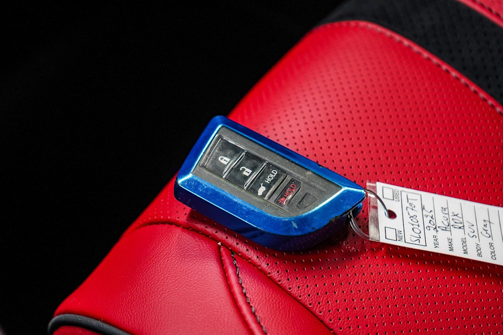 Thumbnail: 2025 Acura RDX - 18