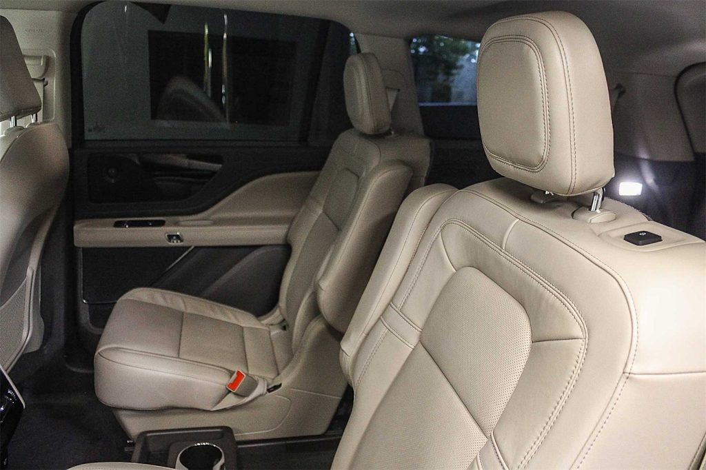 Thumbnail: 2023 Lincoln Aviator - 8
