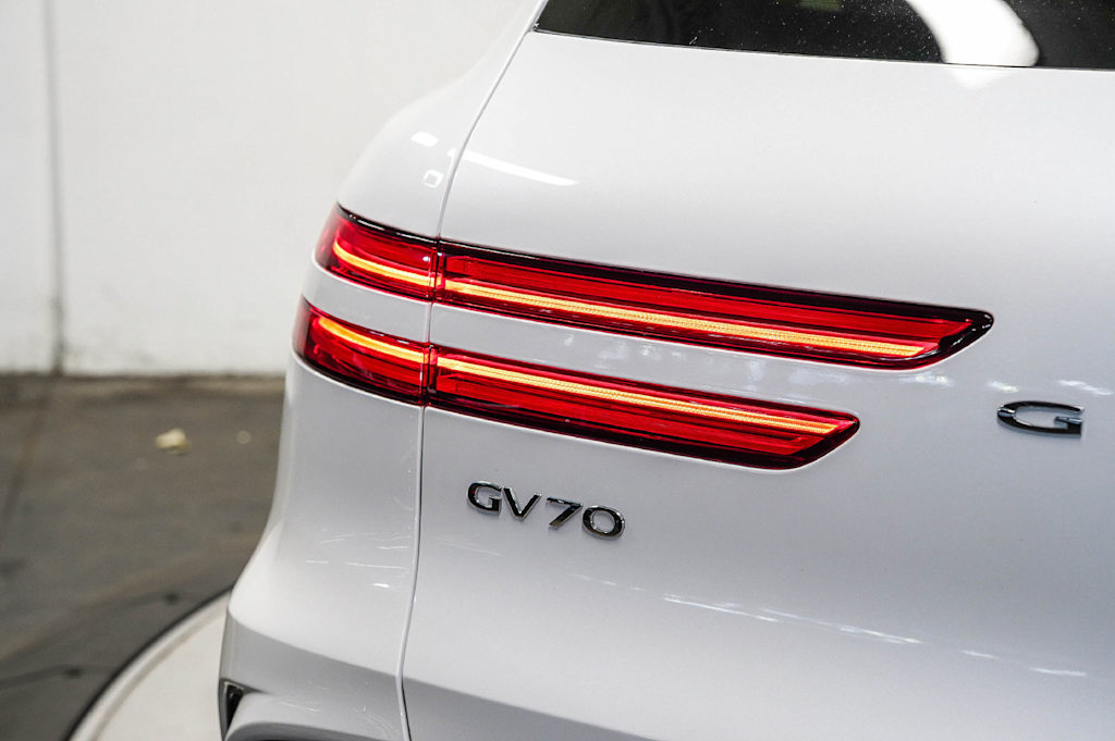 Thumbnail: 2026 Genesis GV70 - 21