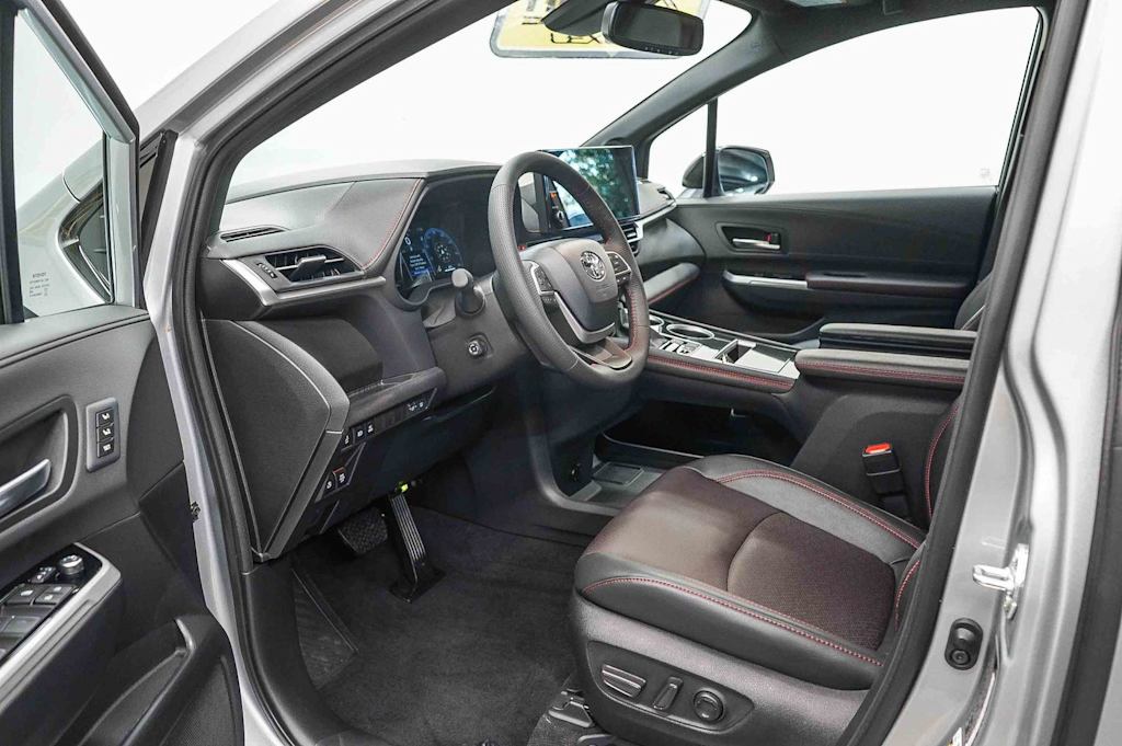 Thumbnail: 2025 Toyota Sienna - 11