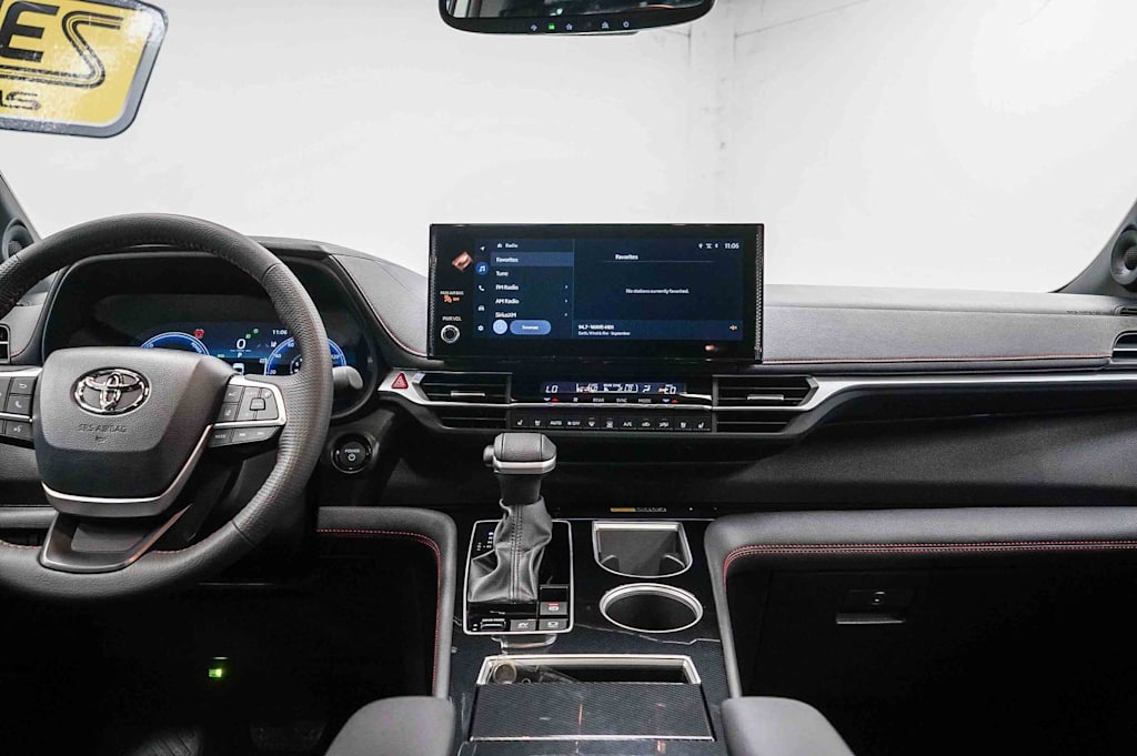 Thumbnail: 2025 Toyota Sienna - 9