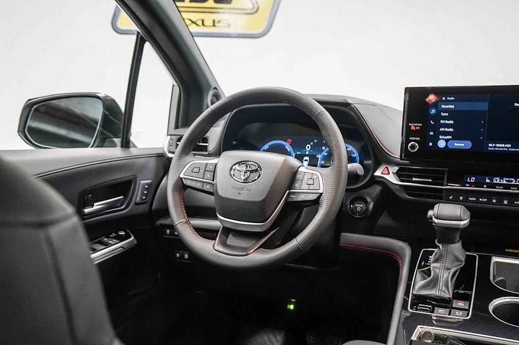 Thumbnail: 2025 Toyota Sienna - 13